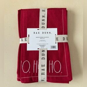 Set of 4 Rae Dunn Christmas Napkins 🍽